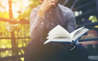 8 of the Best Copywriting Books (For those looking to write their own marketing content)